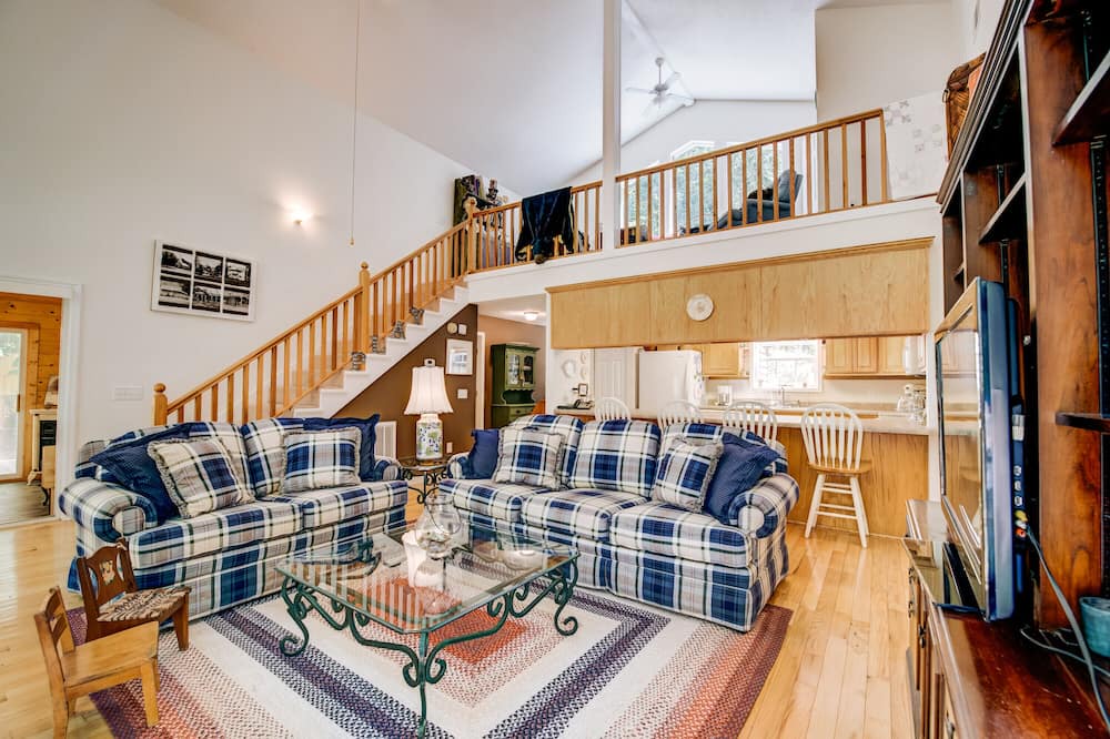 Photo of Bedroom in Hayesville