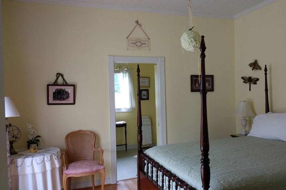 Photo of Bedroom in Lynchburg