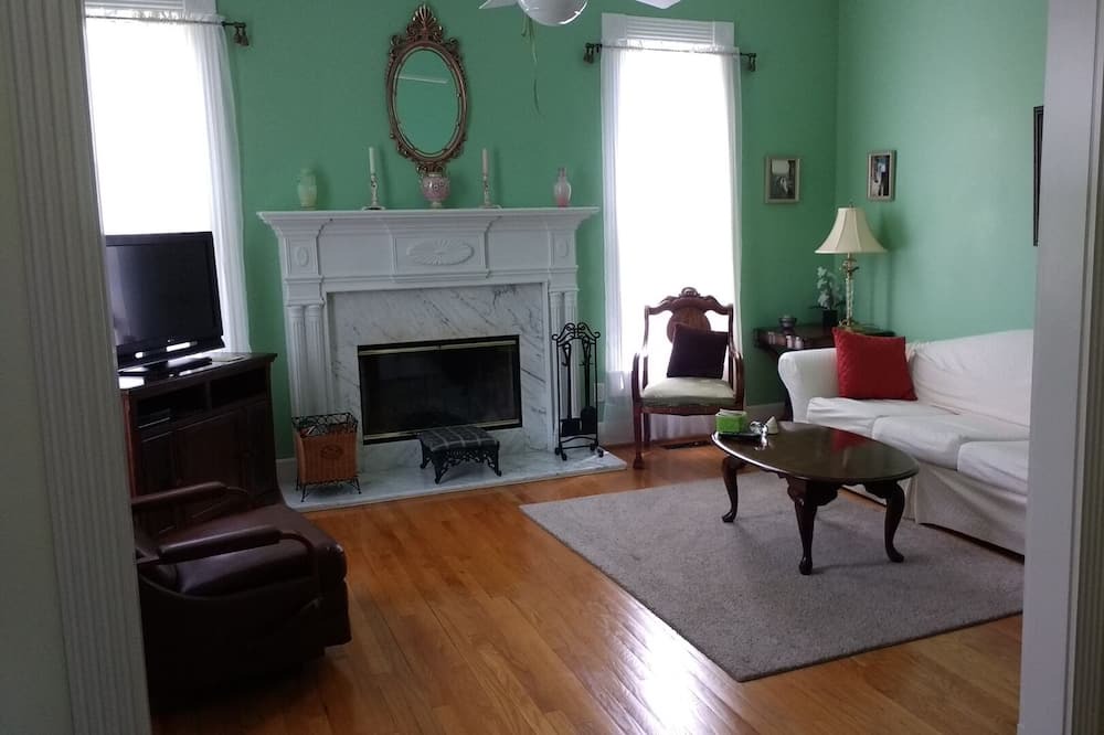 Photo of Livingroom in Lynchburg