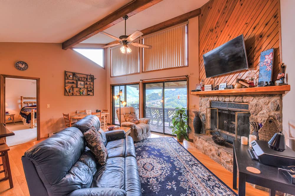 Photo of Livingroom in Valley Creek Run