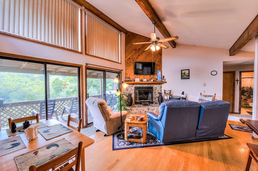 Photo of Livingroom in Valley Creek Run