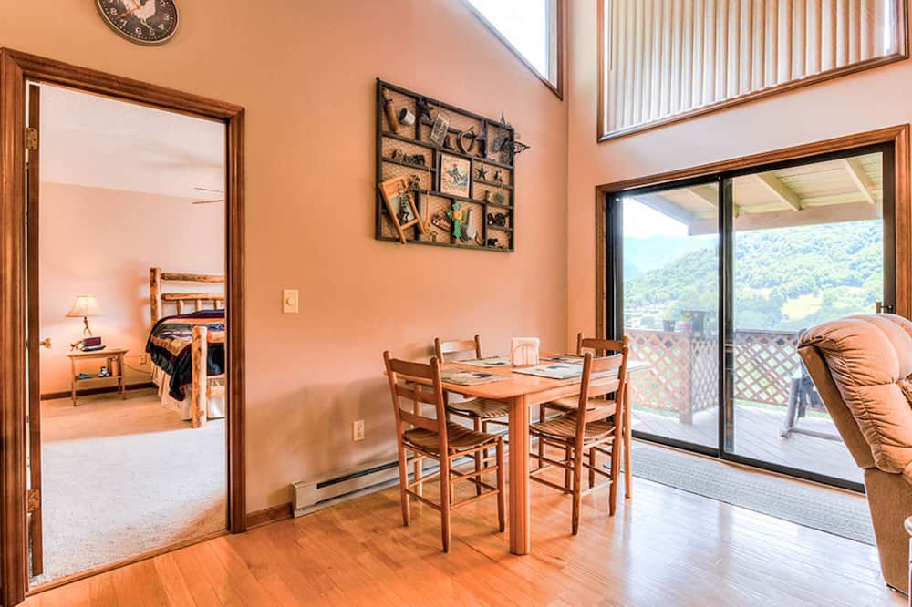 Photo of Livingroom in Valley Creek Run