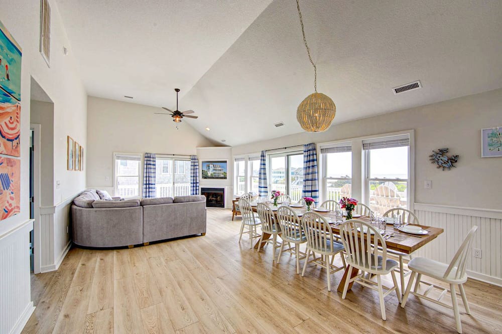 Photo of Bedroom in Wind Over Waves