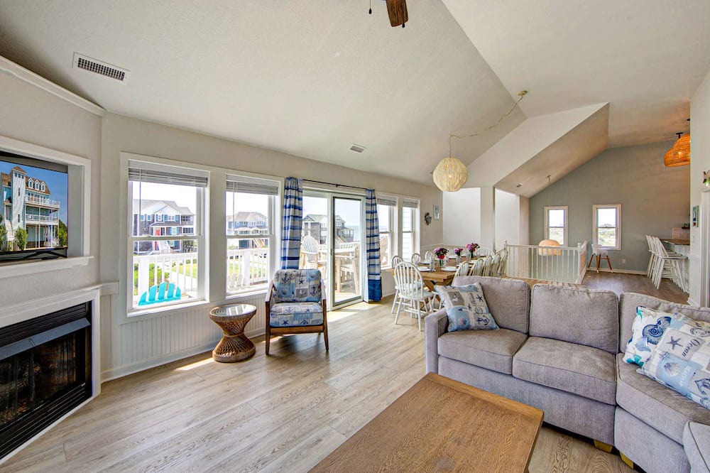 Photo of Bedroom in Wind Over Waves