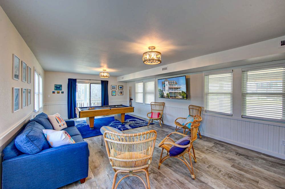 Photo of Bedroom in Wind Over Waves
