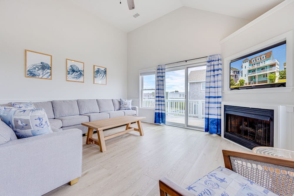 Photo of Bedroom in Wind Over Waves