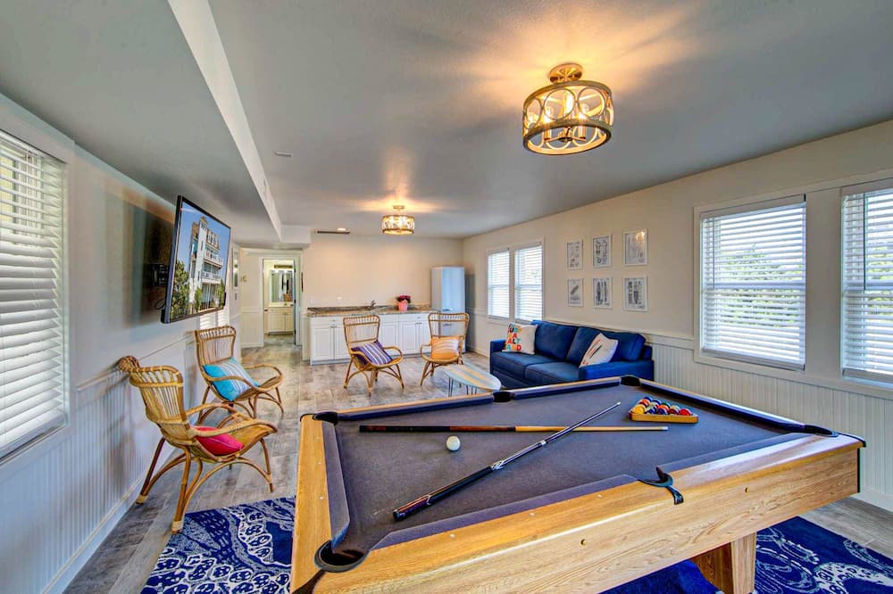 Photo of Bedroom in Wind Over Waves