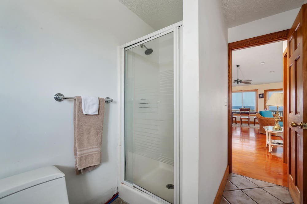 Photo of Bathroom in Cedar Island