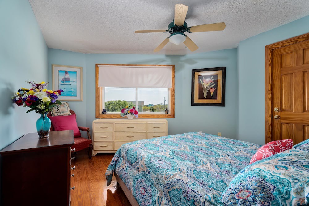 Photo of Bedroom in Cedar Island