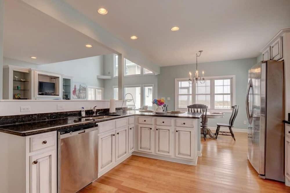 Photo of Kitchen in Village of Stump Sound