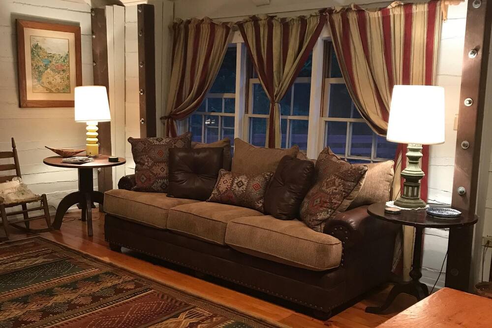 Photo of Livingroom in Canton