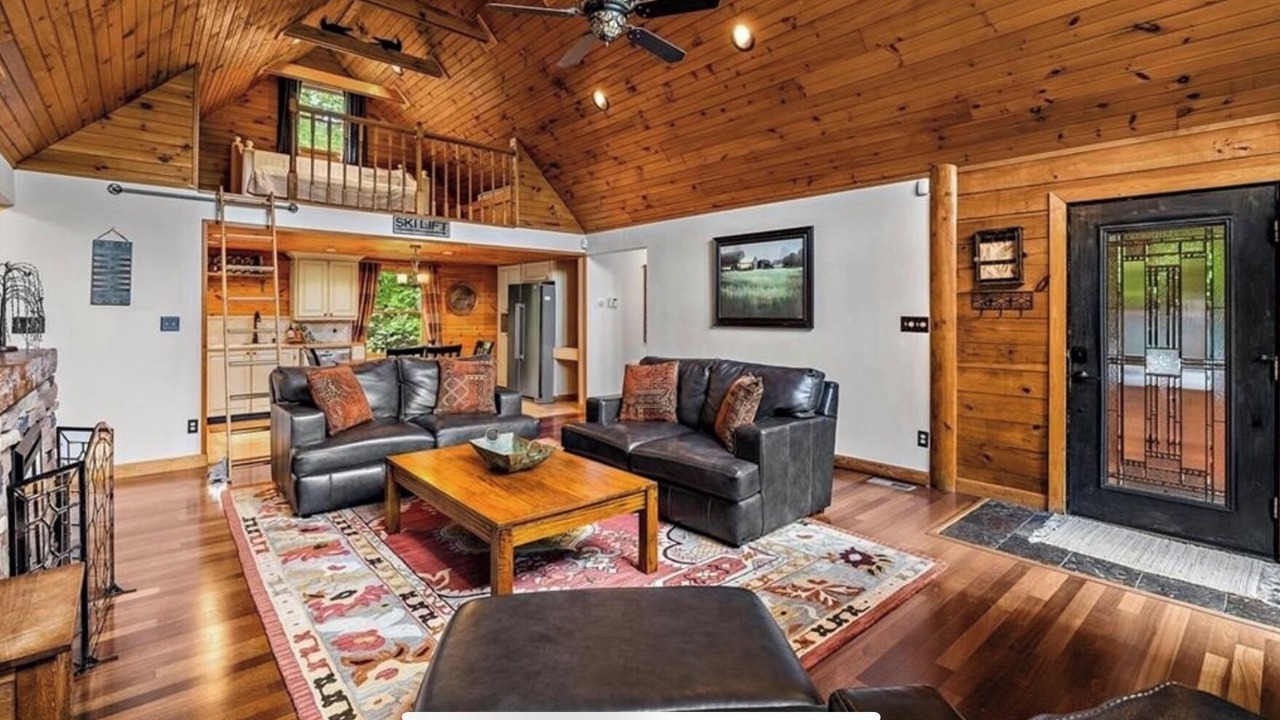Photo of Livingroom in Linville Ridge