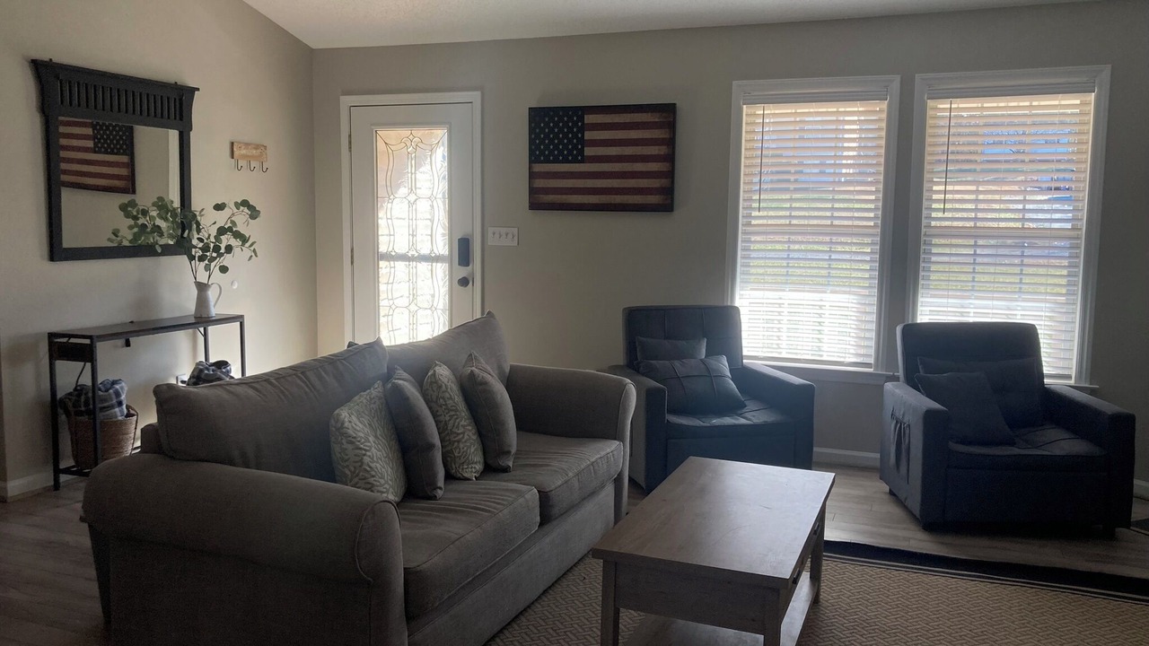 Photo of Livingroom in Lexington - Salisbury