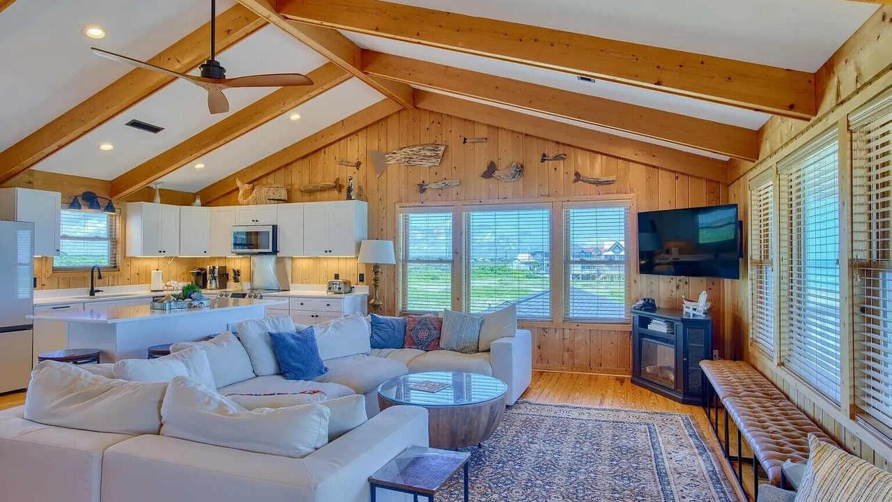 Photo of Livingroom in McCutcheon Field