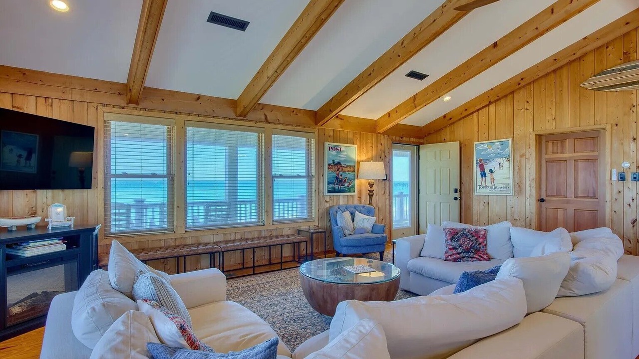 Photo of Livingroom in McCutcheon Field