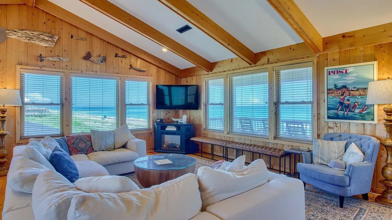 Photo of Livingroom in McCutcheon Field