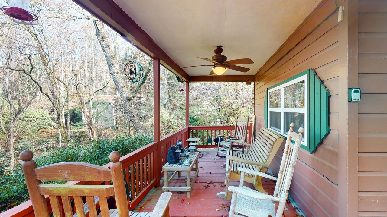 Photo of Patio Balcony in Scaly Mountain