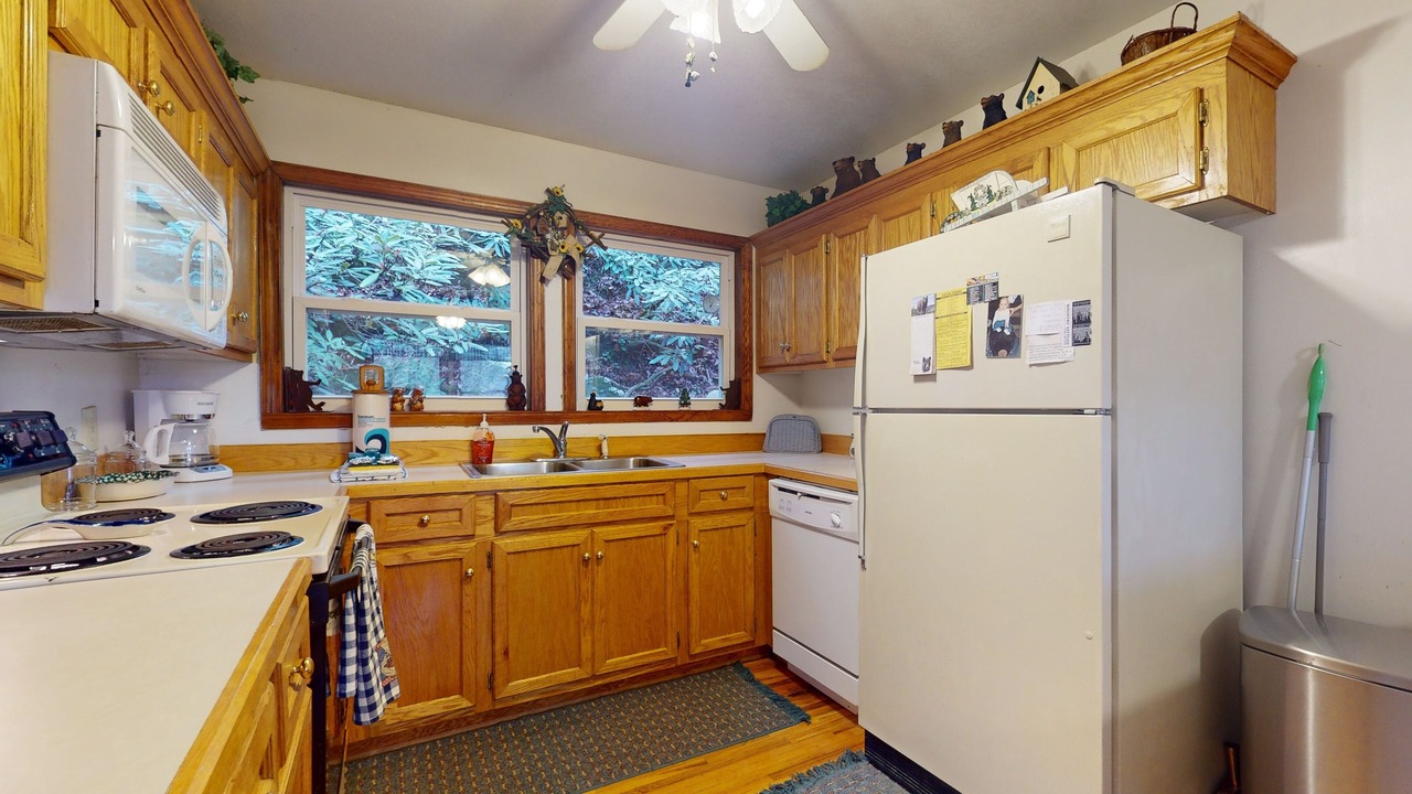 Photo of Kitchen in Scaly Mountain
