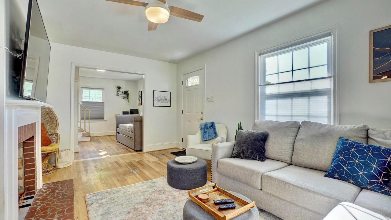 Photo of Livingroom in Downtown