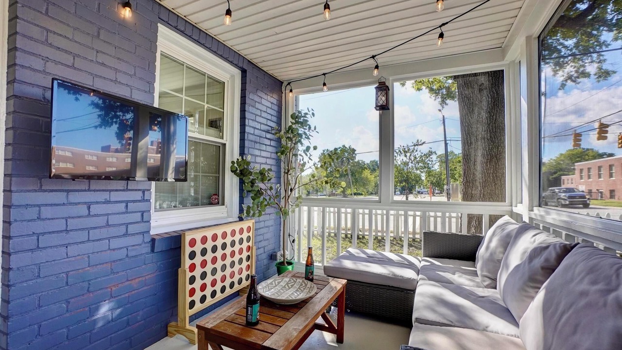 Photo of Livingroom in Downtown