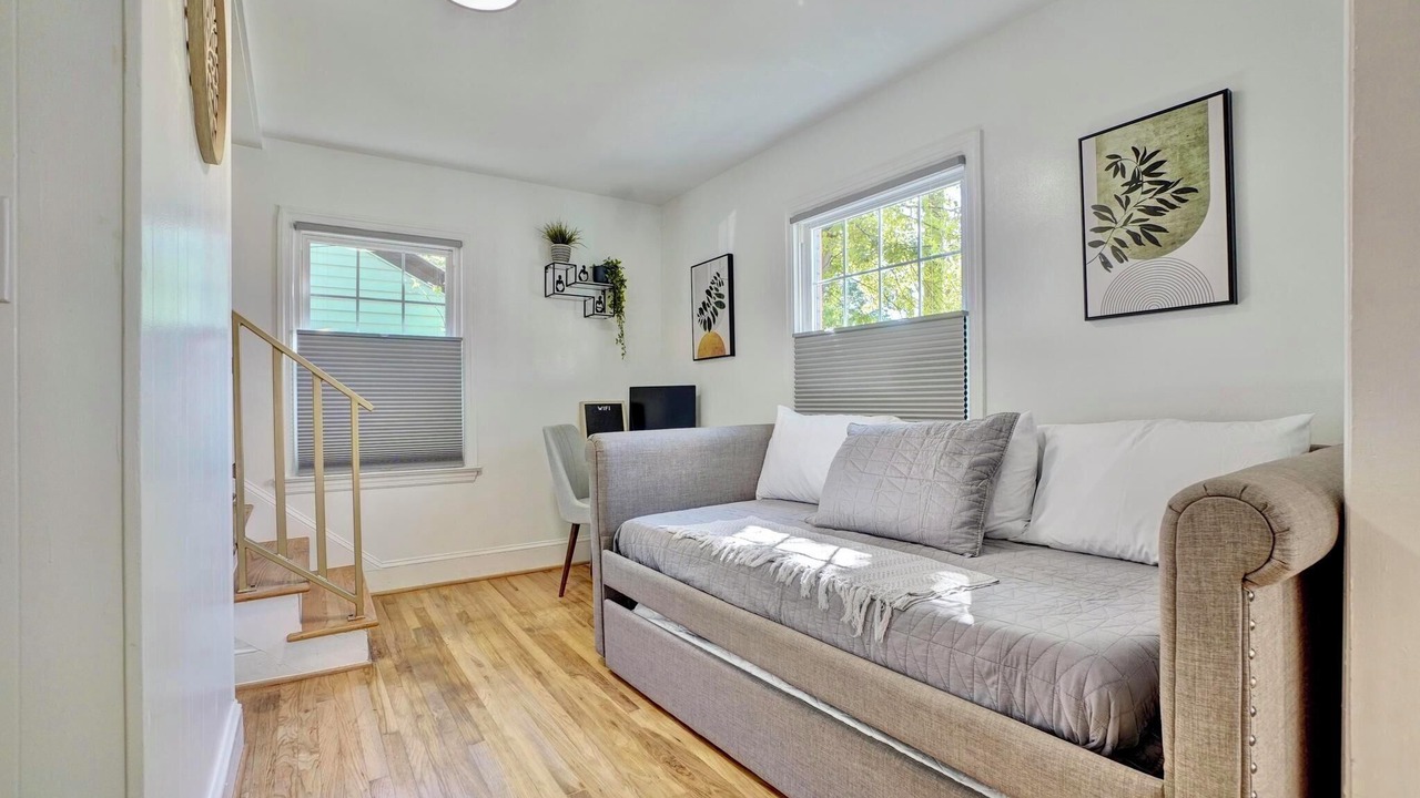 Photo of Livingroom in Downtown