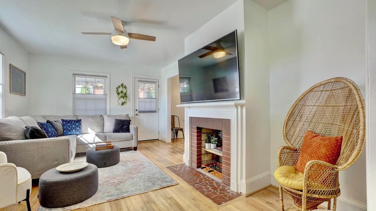Photo of Livingroom in Downtown