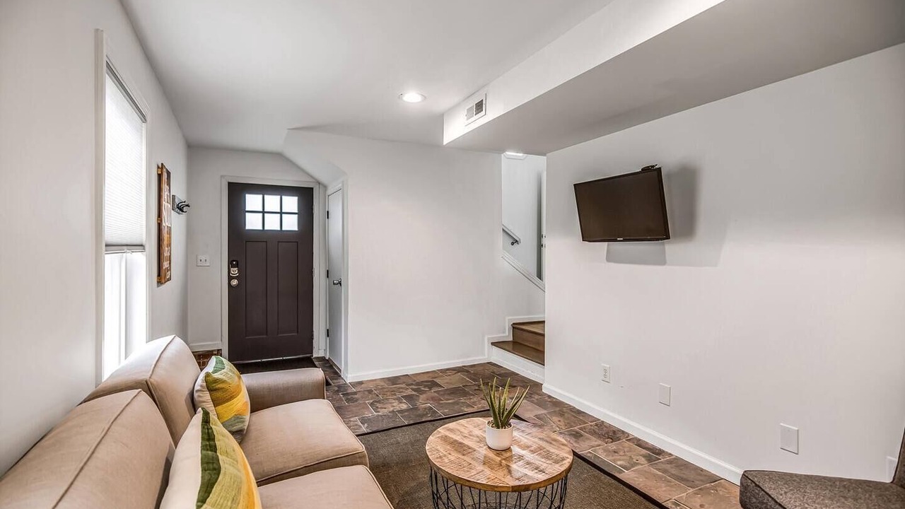 Photo of Livingroom in Berry Hill