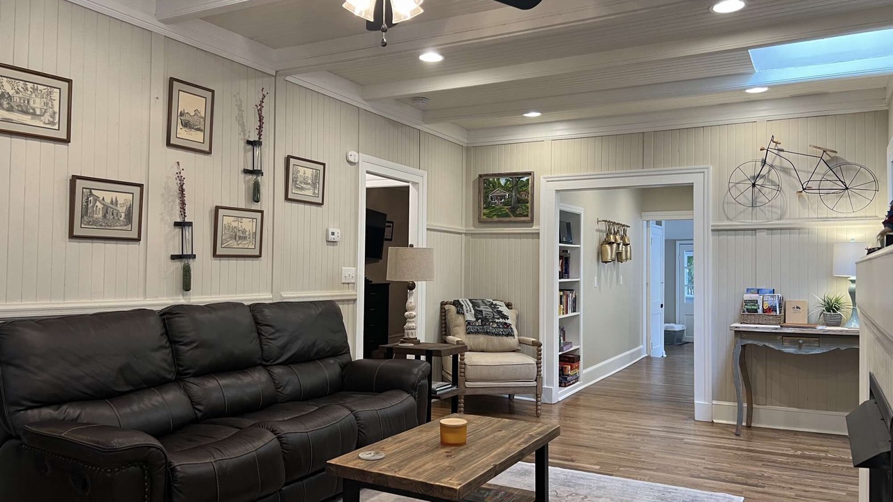 Photo of Livingroom in Laurel Park