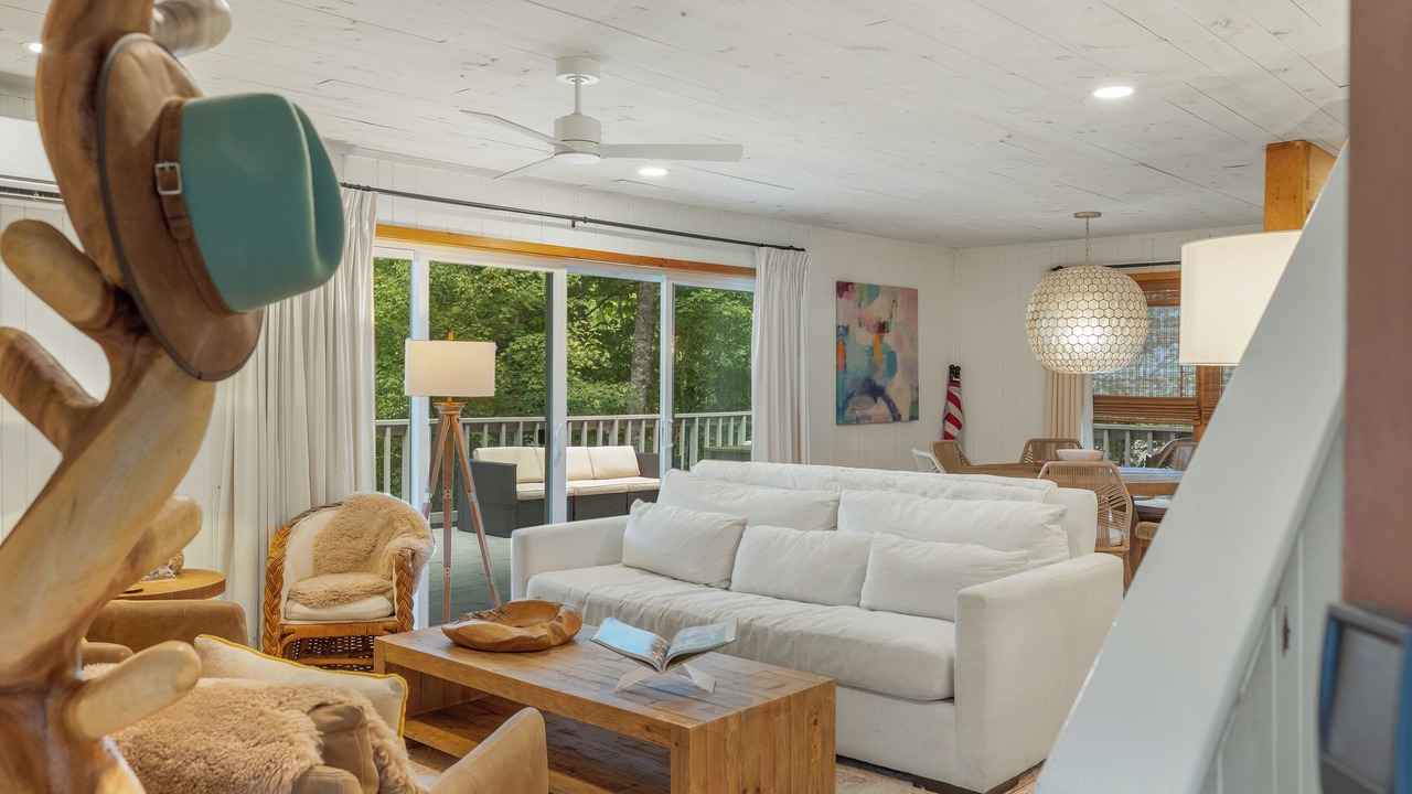 Photo of Livingroom in Mirror Lake
