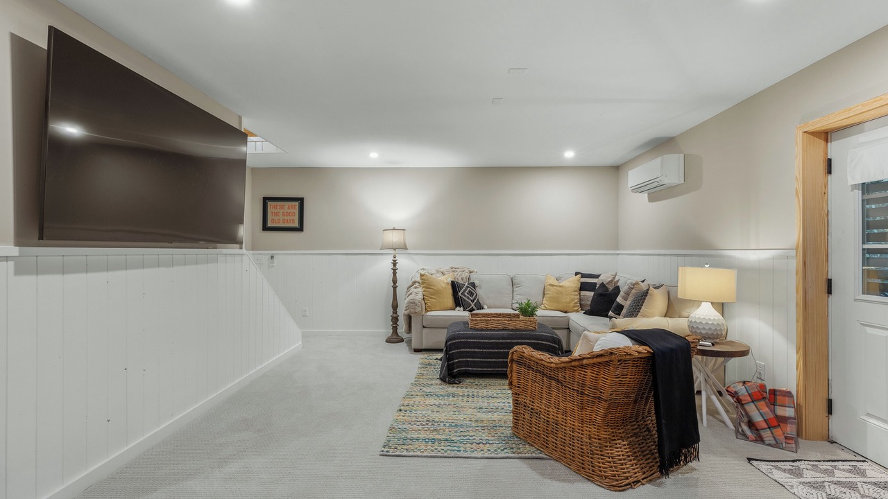 Photo of Livingroom in Mirror Lake