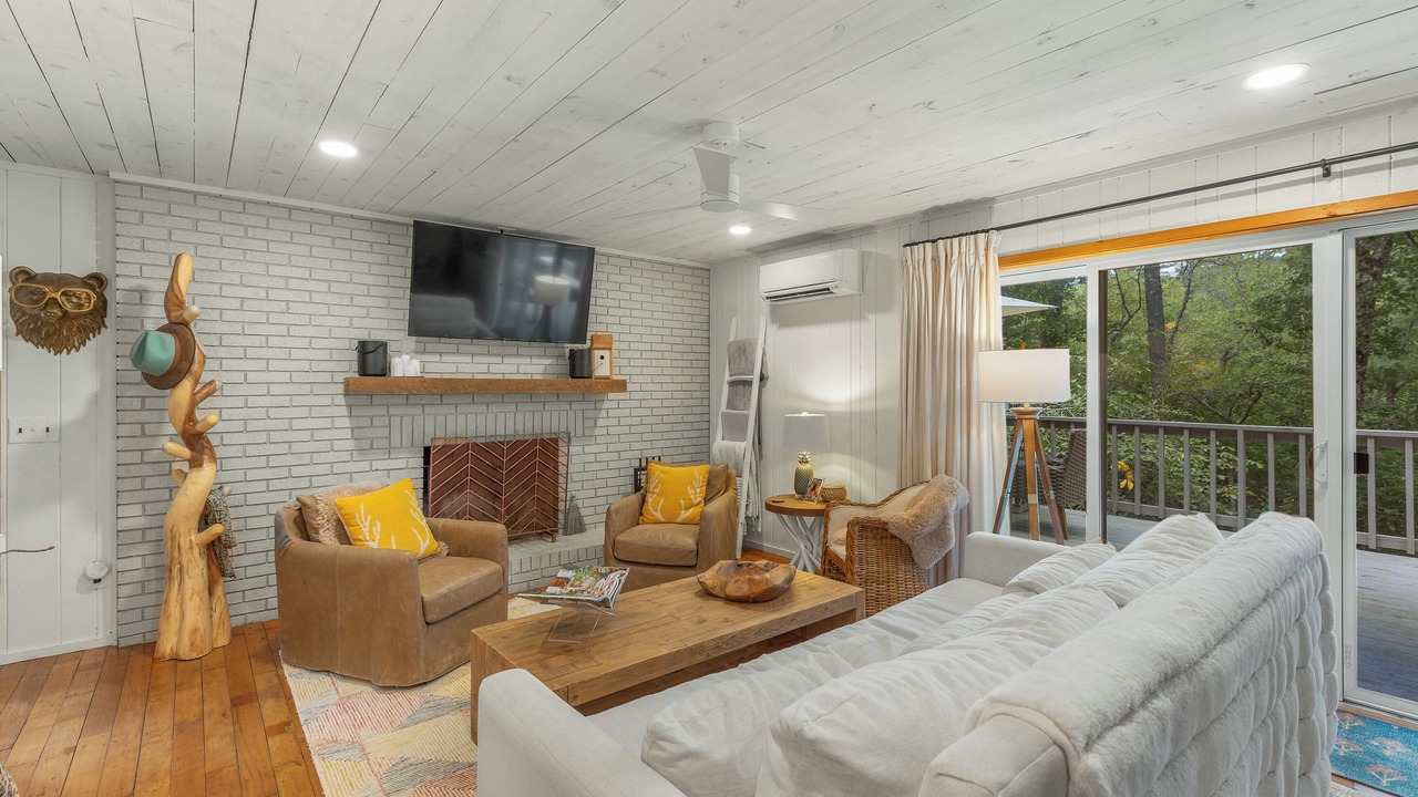 Photo of Livingroom in Mirror Lake
