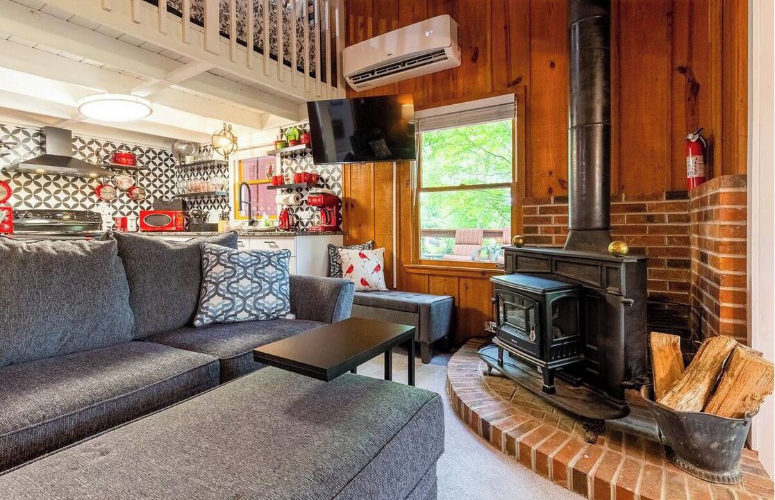 Photo of Livingroom in Clarks Chapel