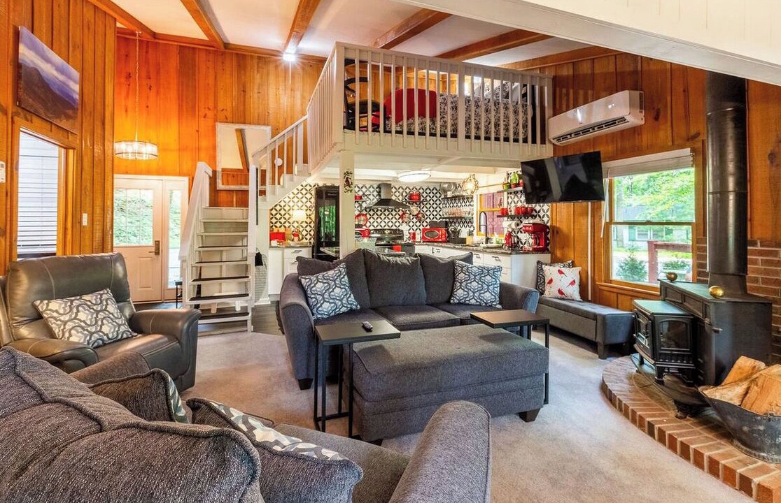Photo of Livingroom in Clarks Chapel