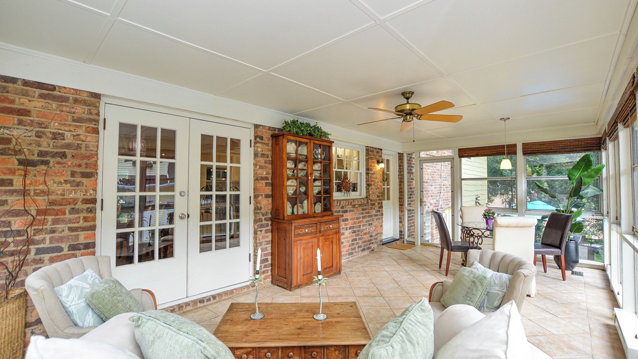 Photo of Livingroom in Barclay Downs