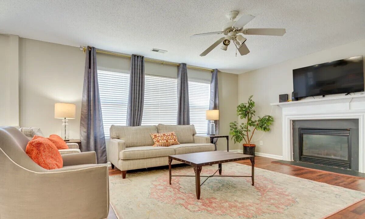 Photo of Livingroom in Southeast Raleigh