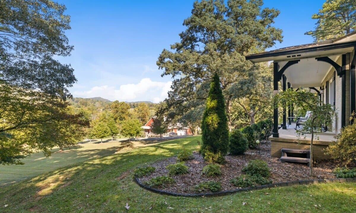 Photo of Outdoor in Avery Creek