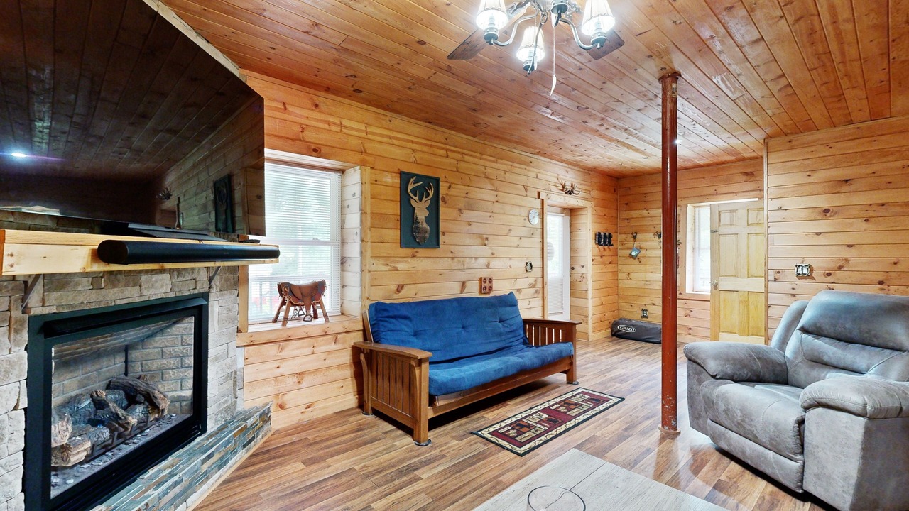 Photo of Livingroom in Grassy Creek