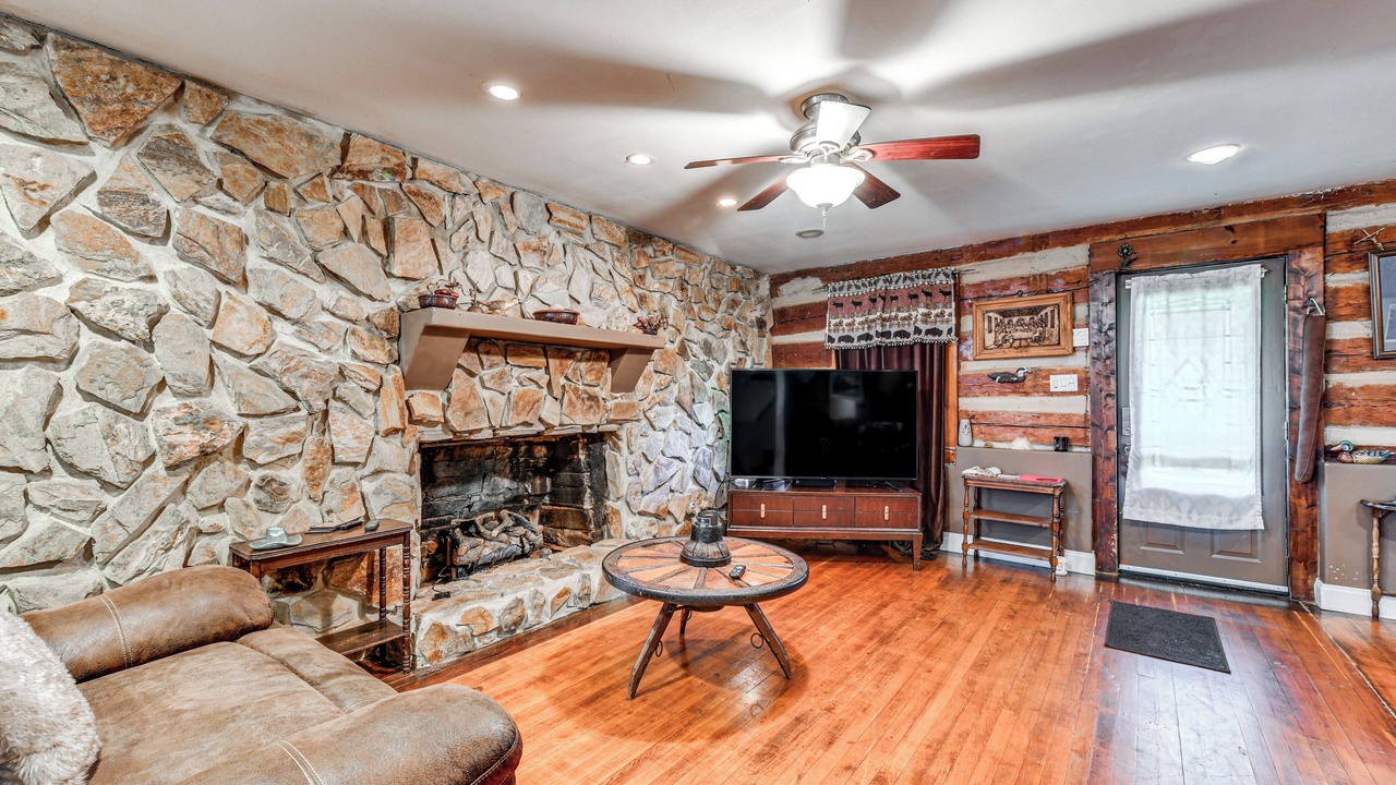 Photo of Livingroom in Olin
