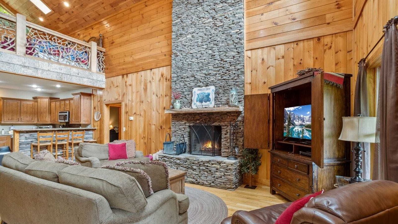 Photo of Livingroom in Apple Ridge
