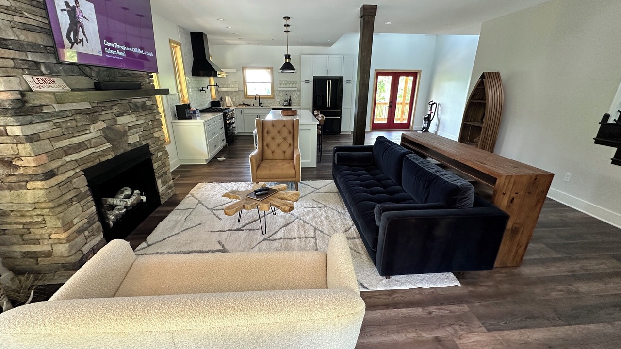 Photo of Livingroom in Lenoir
