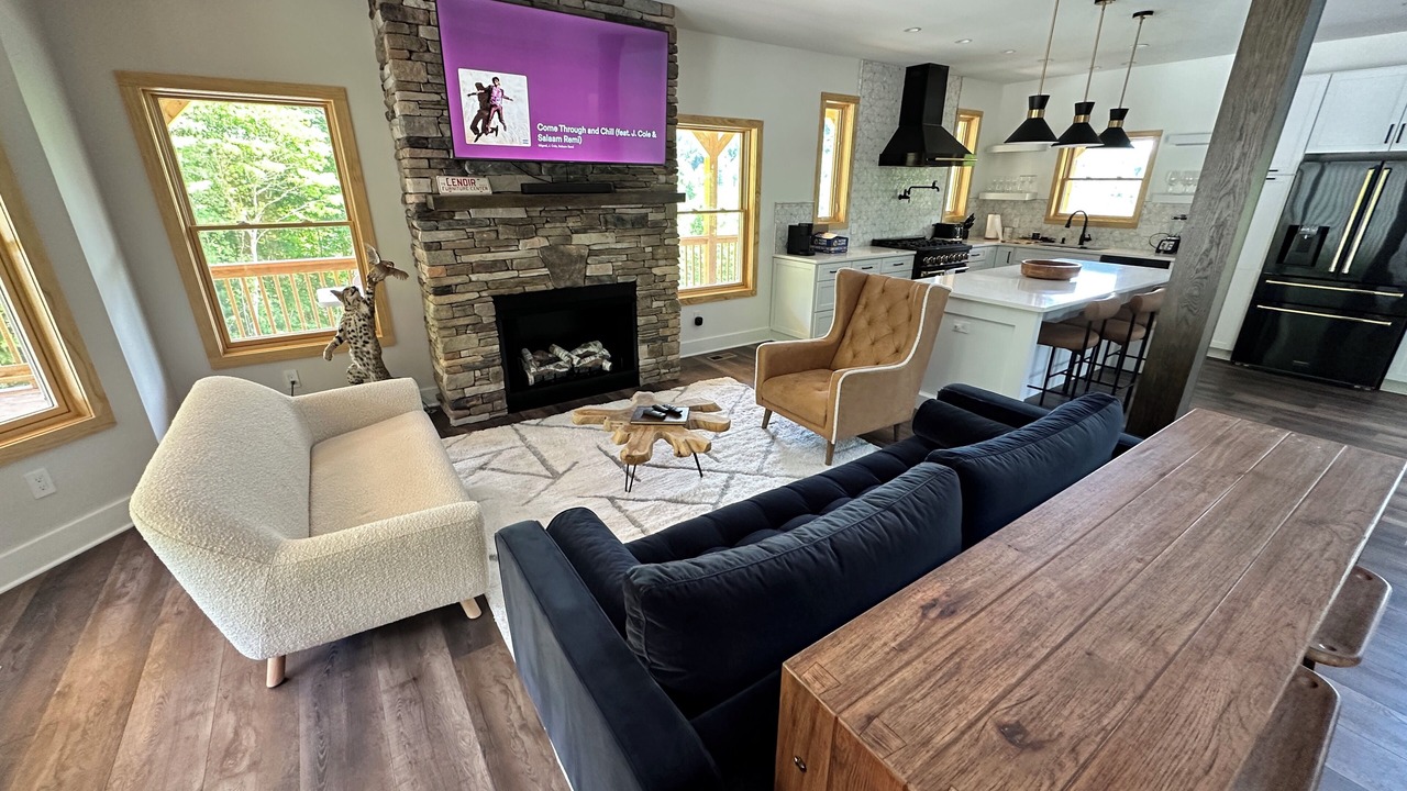 Photo of Livingroom in Lenoir