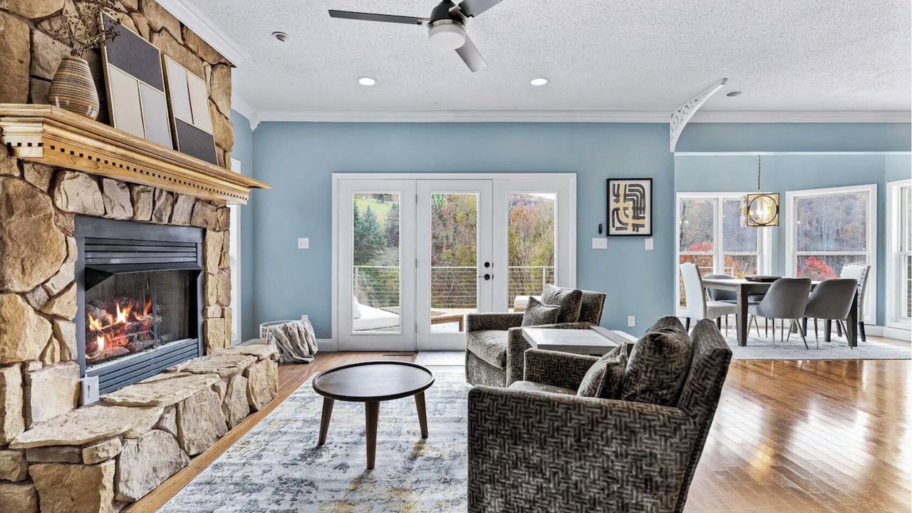 Photo of Livingroom in Candler