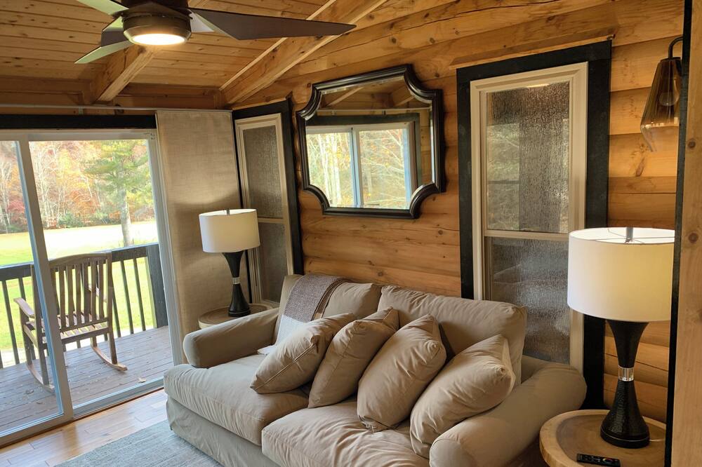 Photo of Livingroom in Canton