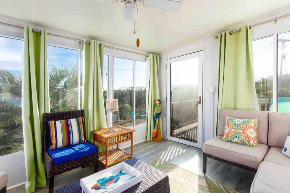 Photo of Livingroom in Carteret County
