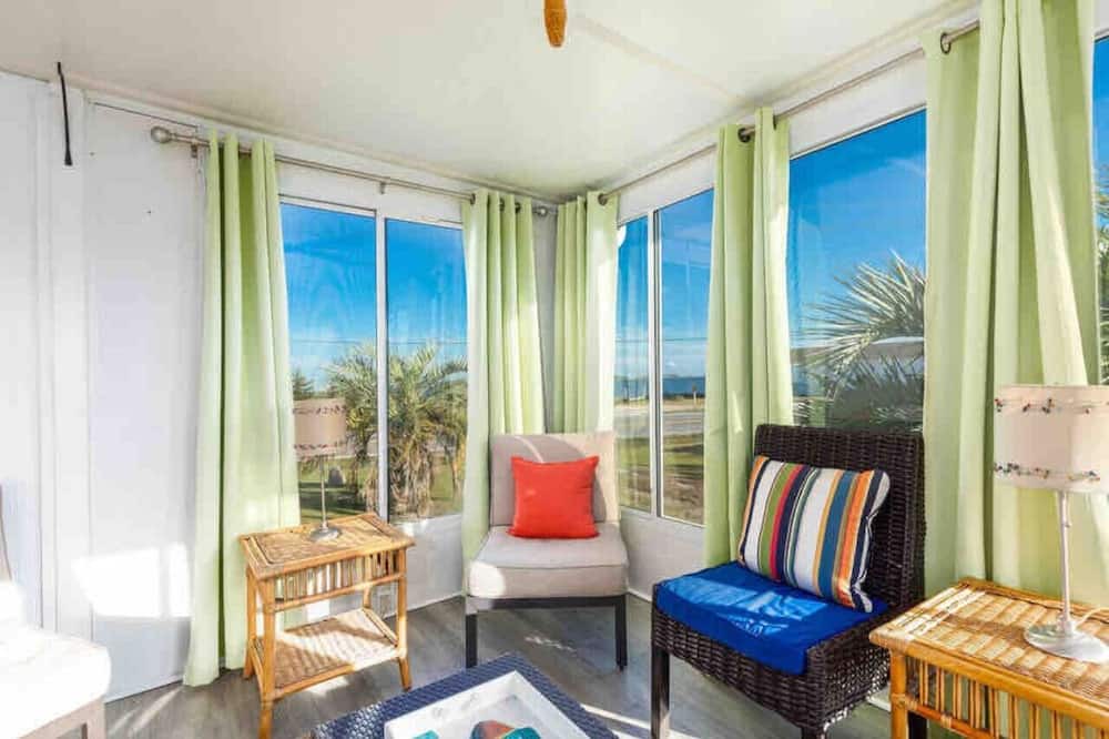Photo of Livingroom in Carteret County