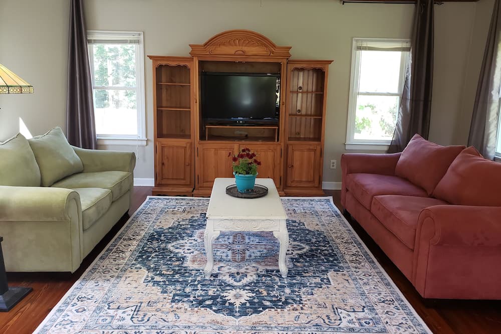 Photo of Livingroom in McCain