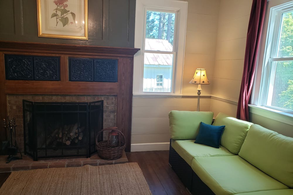 Photo of Livingroom in McCain