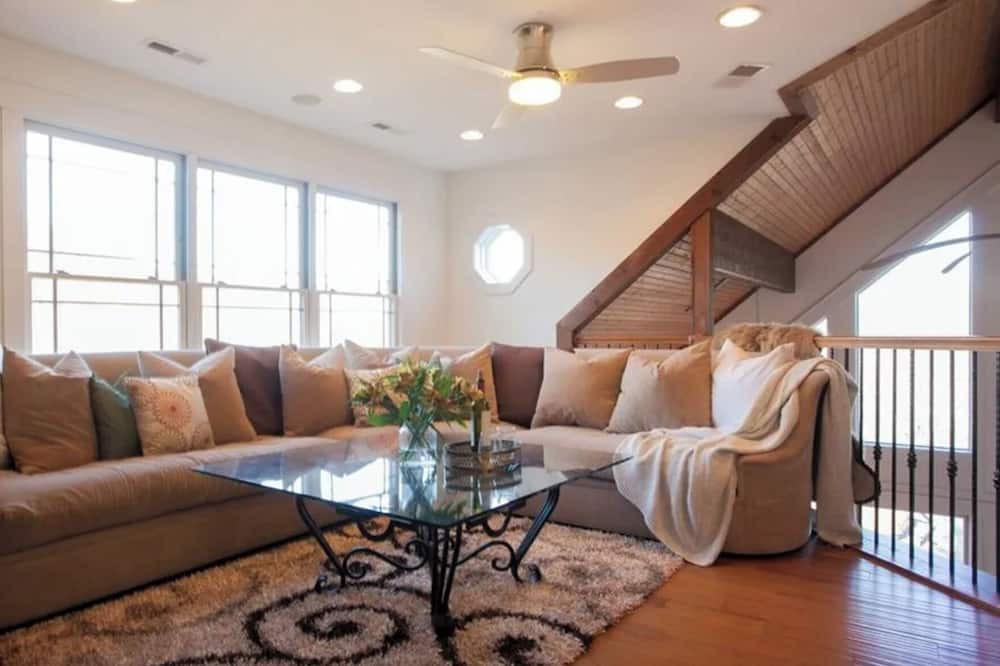Photo of Livingroom in Laurel Ridge