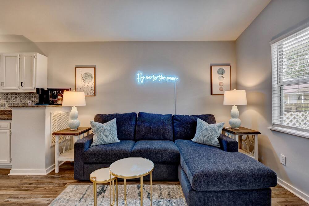 Photo of Livingroom in Wilmington Historic District