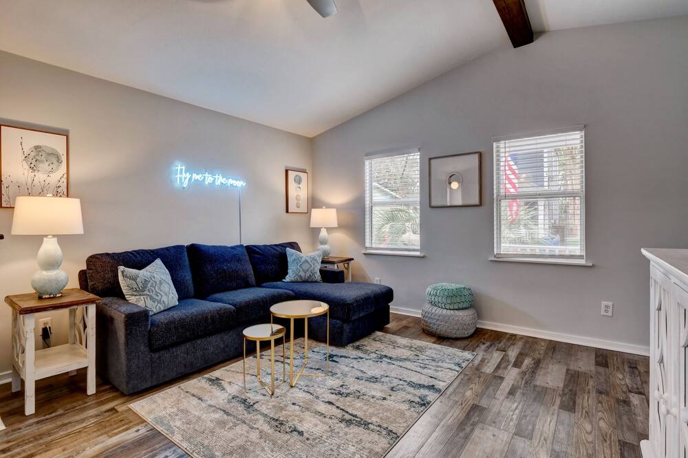 Photo of Livingroom in Wilmington Historic District